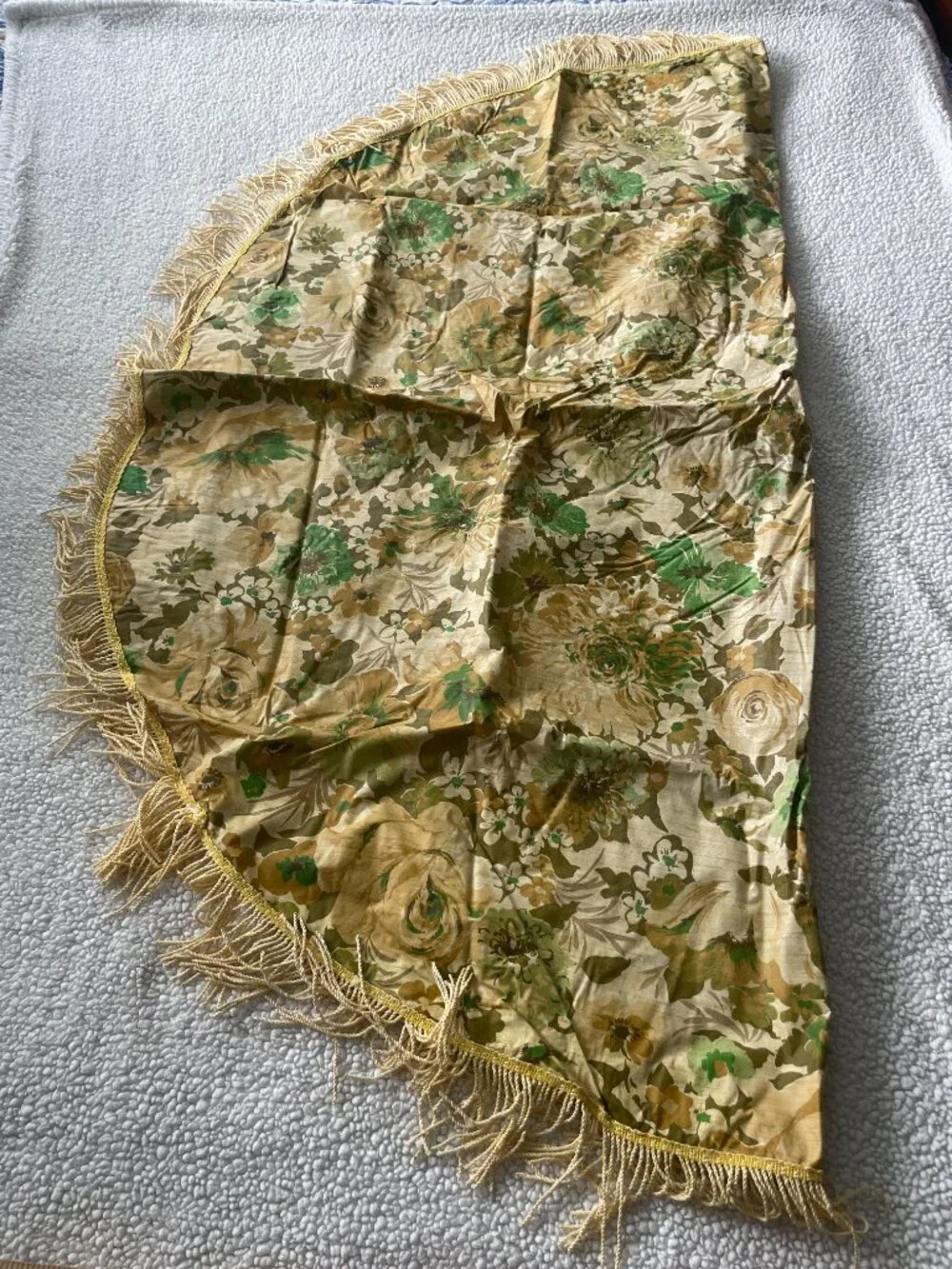 Vintage Vinyl Flannel Back Round Tablecloth with Fringe Floral Gold Green 49